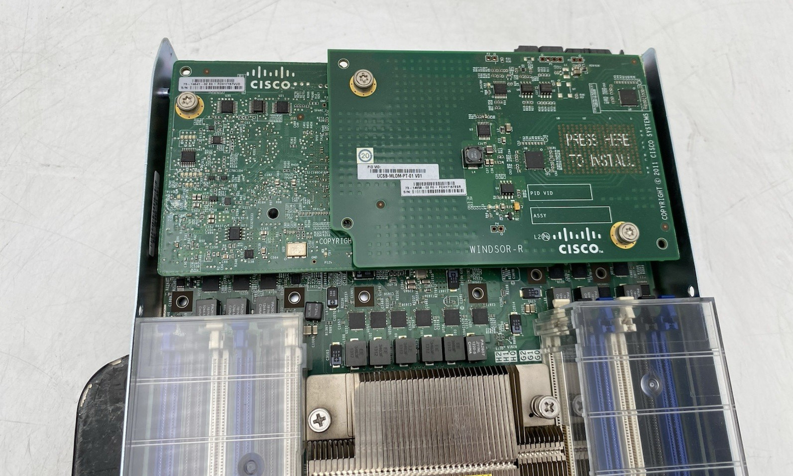 CISCO UCSB-B200-M3 UCS B200 M3 Blade Server 2x Intel Xeon E5-2650 No Ram/Storage