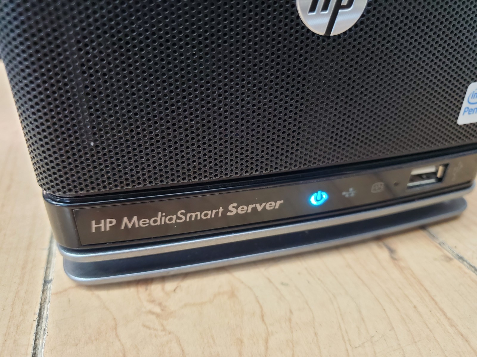 HP EX495 MediaSmart Server No Hard Drives Powers On