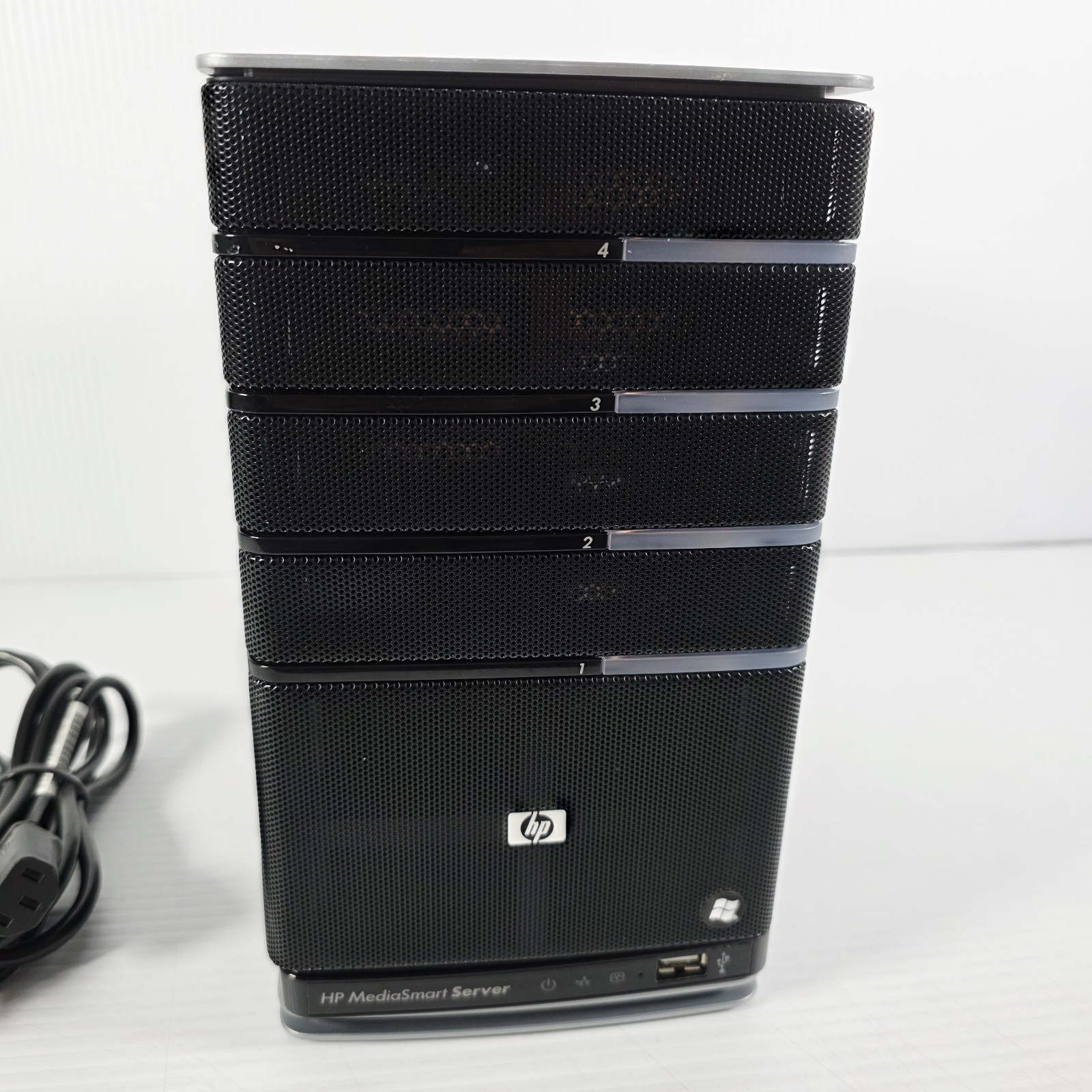 HP EX470 MediaSmart Server – Powers on Properly – Hard Drives Included
