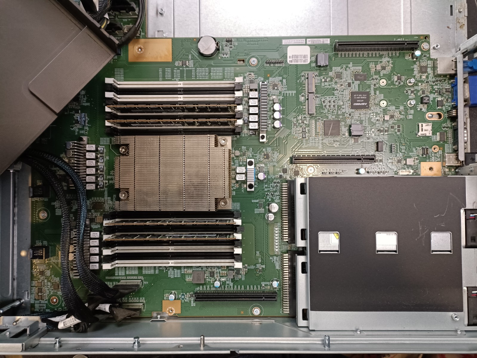Inventec P4764 2U 4GPU AI Server 256GB (64×4) RAM AMD EPYC 7601 4X Radeon M125