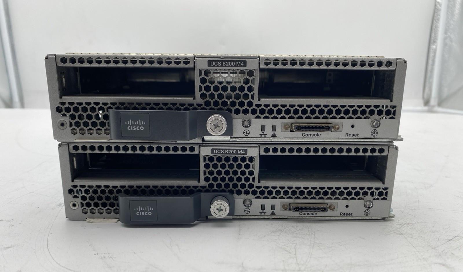 Lot of 2 Cisco UCS B200 M4 Blade Server 2x Intel Xeon E5-2660V3 NO RAM/ NO HDD