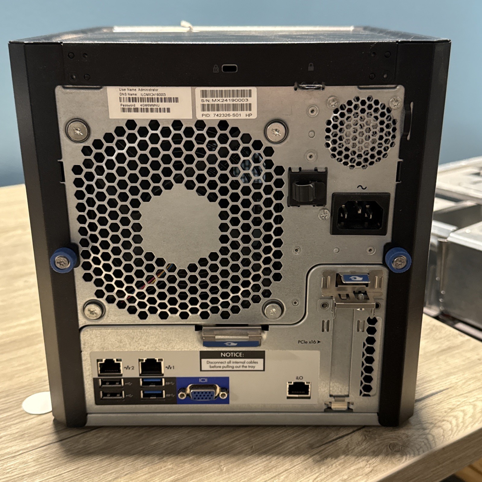 HP ProLiant MicroServer Gen 8, Pentium CPU, 4GB RAM, No OS No Drives