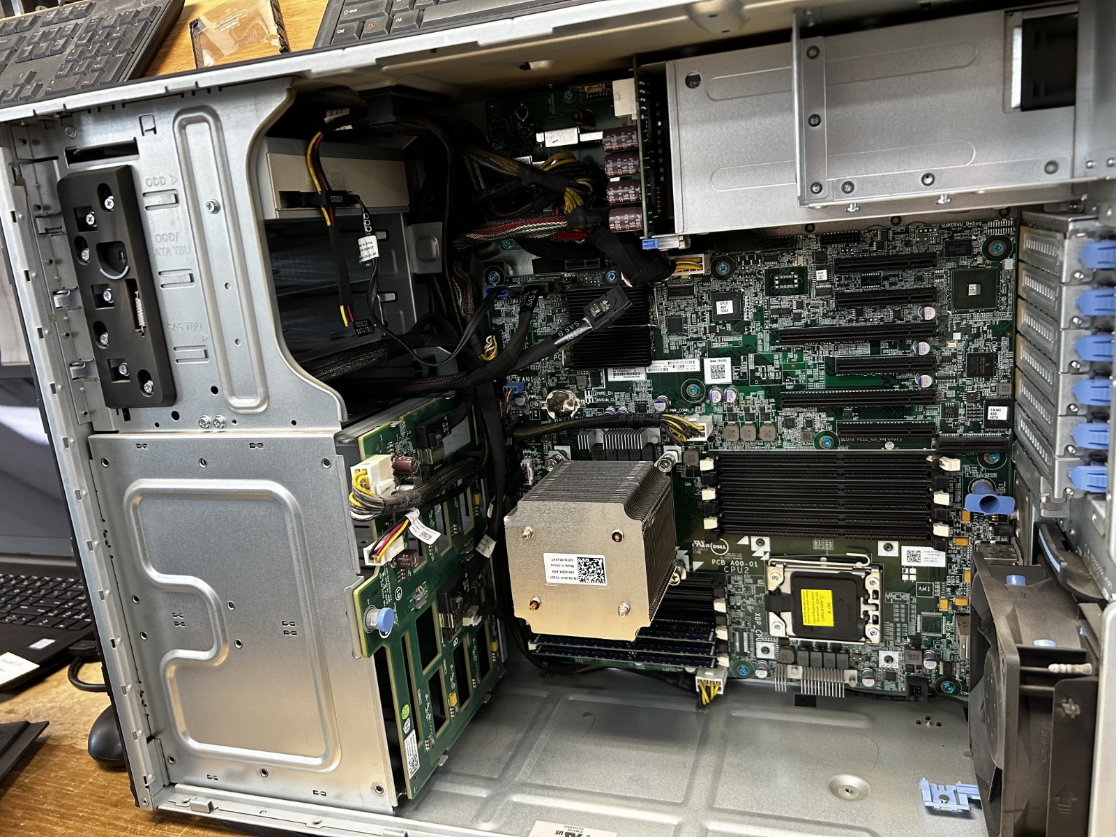 Dell PowerEdge T420 Xeon E5-2420 1.90 Ghz 12Gb ECC no HDD/SSD