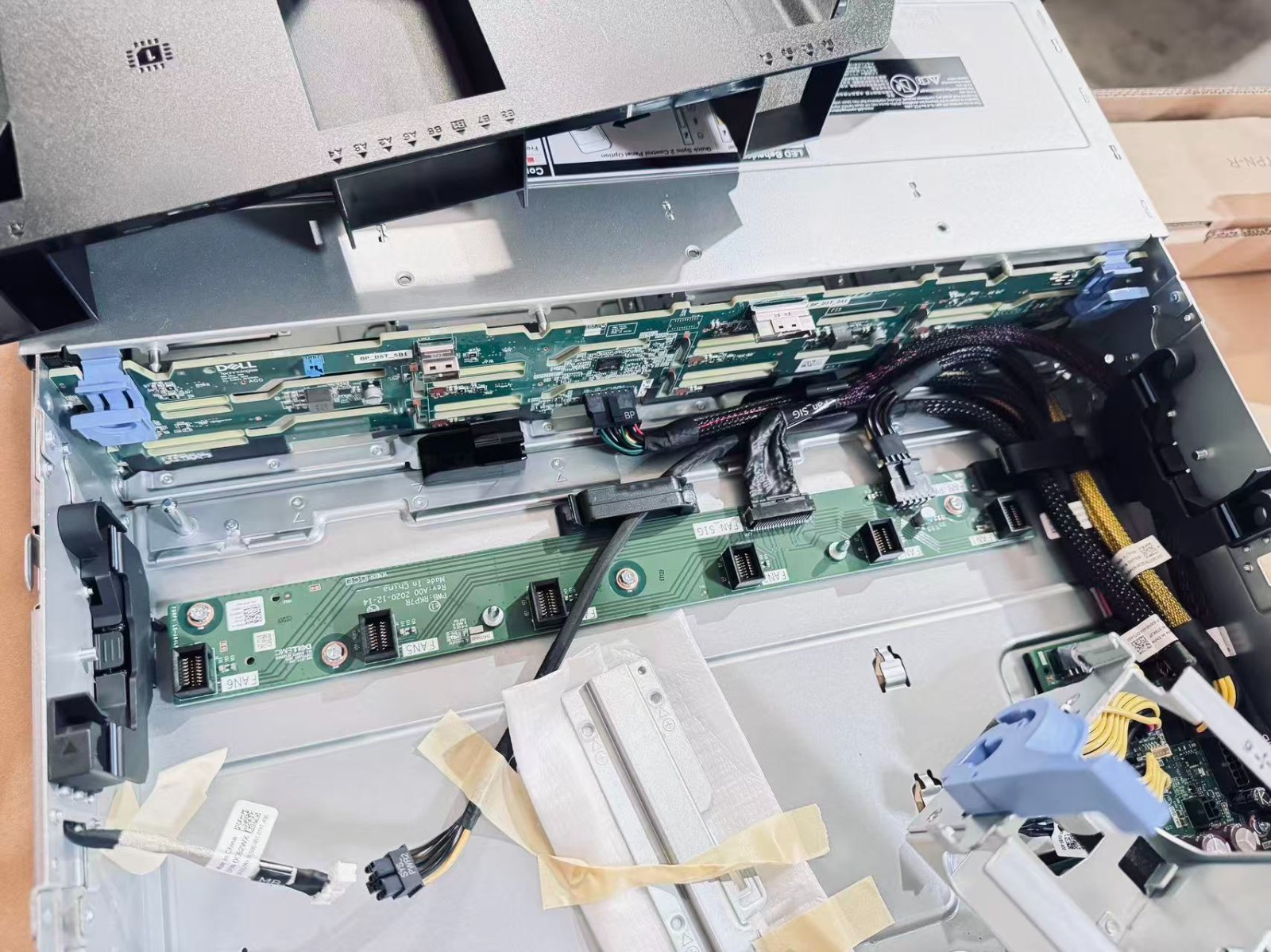 Dell PowerEdge R550 12x 3.5″ Bays Server Case Chassis Backplane Power Board